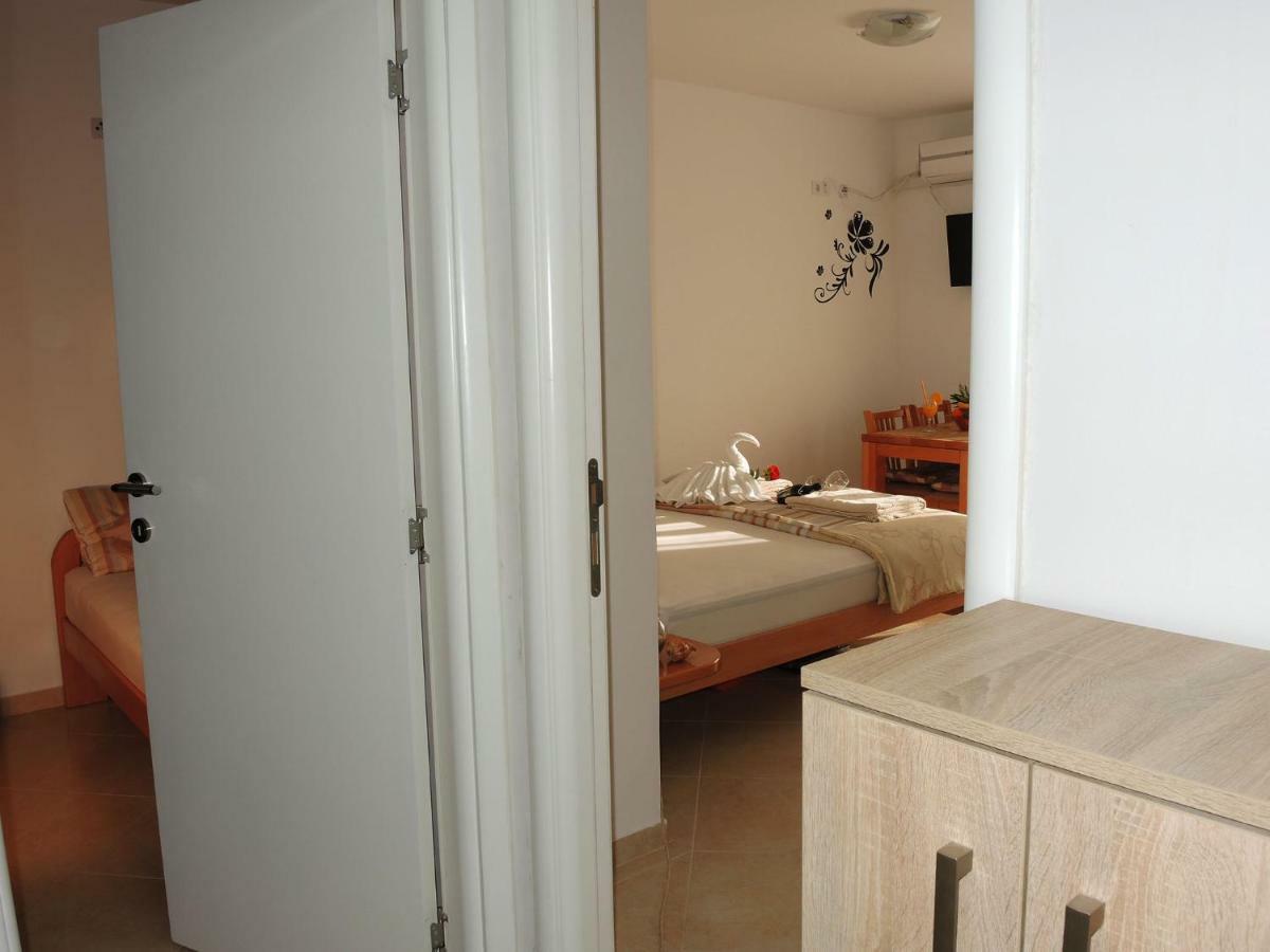 Iva Apartmani Tribunj  Ngoại thất bức ảnh