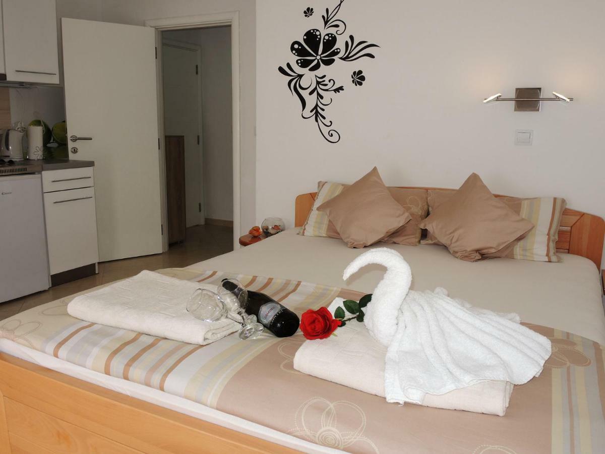 Iva Apartmani Tribunj  Ngoại thất bức ảnh