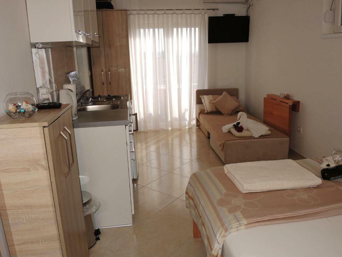 Iva Apartmani Tribunj  Ngoại thất bức ảnh