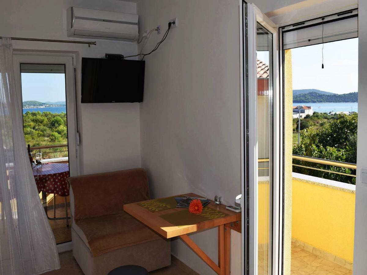 Iva Apartmani Tribunj  Ngoại thất bức ảnh