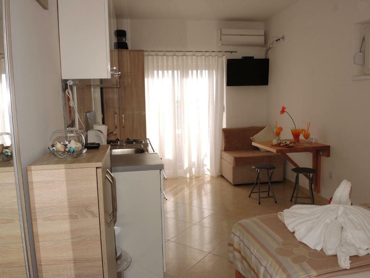 Iva Apartmani Tribunj  Ngoại thất bức ảnh
