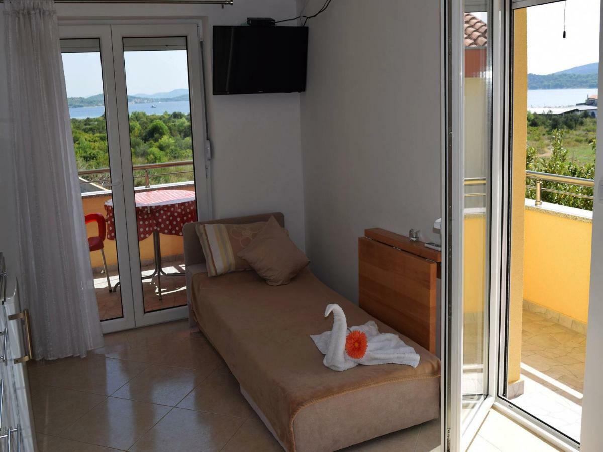 Iva Apartmani Tribunj  Ngoại thất bức ảnh
