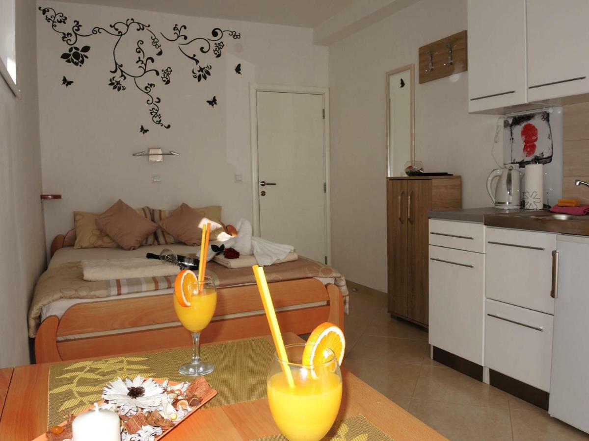 Iva Apartmani Tribunj  Ngoại thất bức ảnh