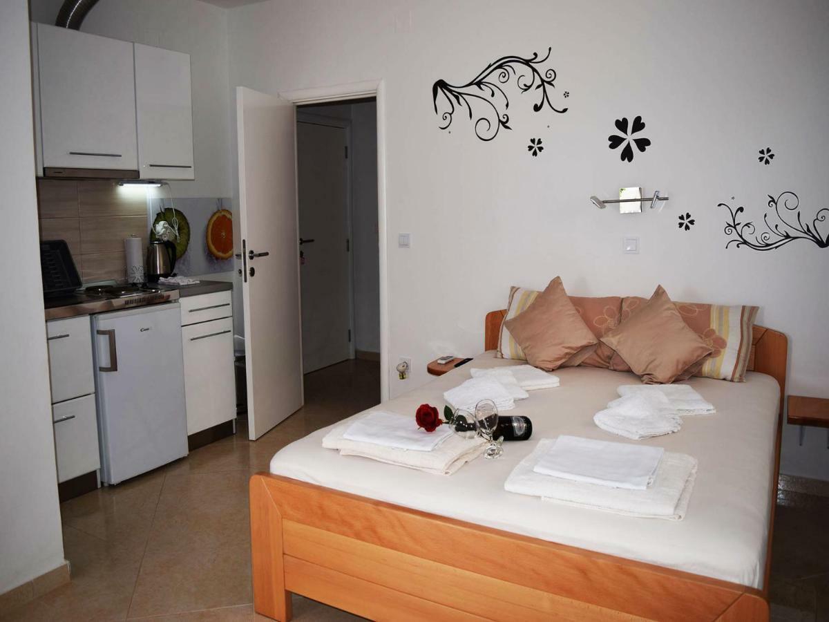 Iva Apartmani Tribunj  Ngoại thất bức ảnh