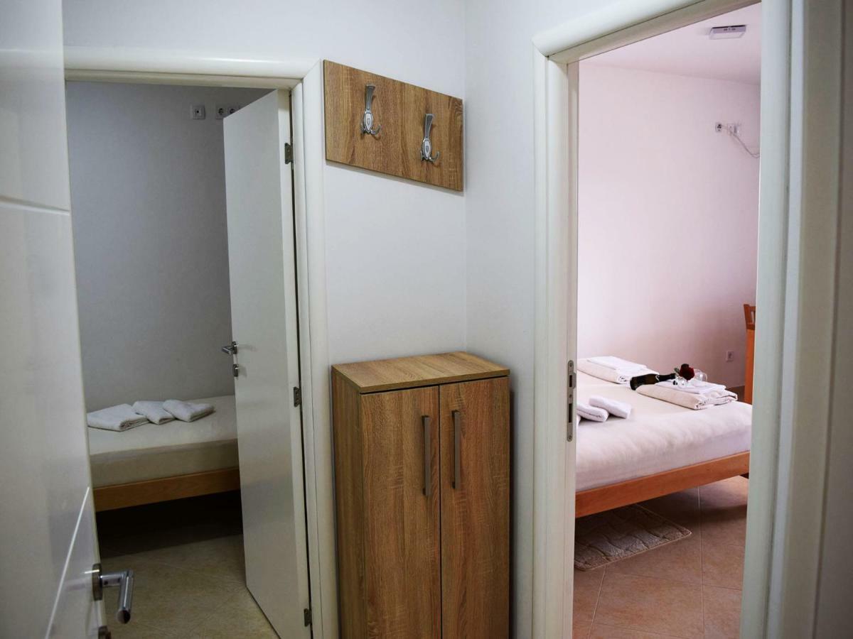 Iva Apartmani Tribunj  Ngoại thất bức ảnh