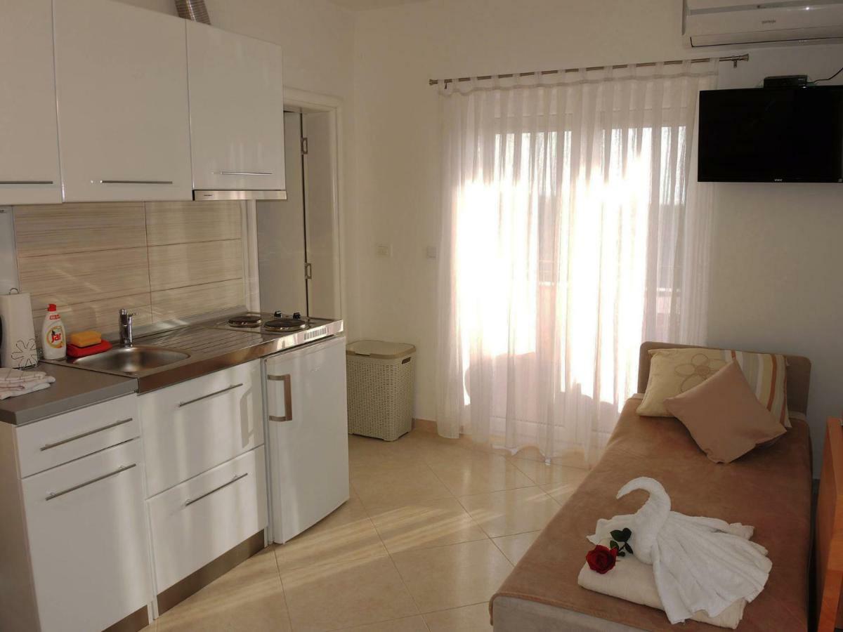 Iva Apartmani Tribunj  Ngoại thất bức ảnh