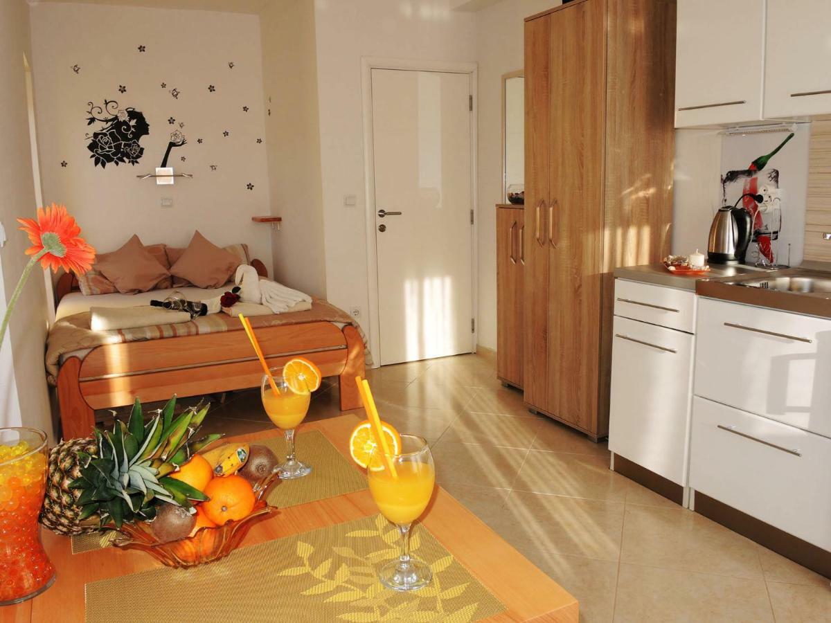 Iva Apartmani Tribunj  Ngoại thất bức ảnh